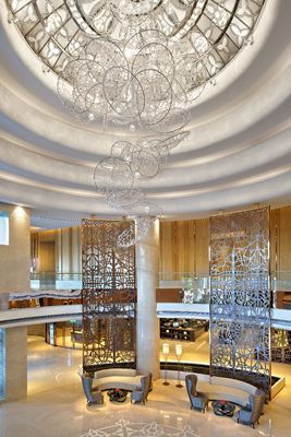Dekorasi Interior Ruang Kreatif Lampu Kristal Besar Tempat High End