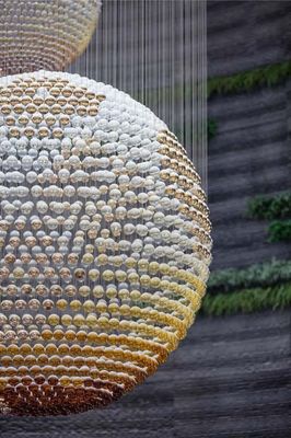 Custom Hotel Lobby Shopping Mall Galeri Seni Kreatif Globe Desain Perunggu Mewah Modern Kaca Globe Chandelier