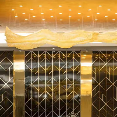 Desain berskala besar yang disesuaikan Hotel Mewah Modern Banquet Hall Pencahayaan Dekorasi Emas LED Crystal Mesh Chandelier
