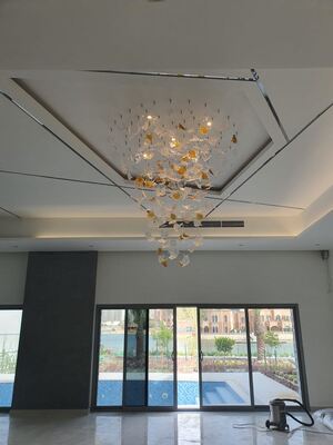 Lampu Dekorasi Kontemporer Desain Gantung Lobi Hotel Lampu Gantung Led Lampu Gantung Mewah Langit-langit Tinggi Maple Leaf Chandelier